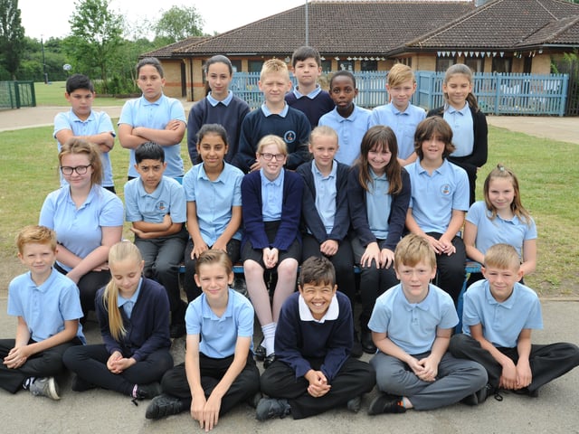 Eyrescroft primary school year 6 leavers. Y617 EMN-170308-135008001