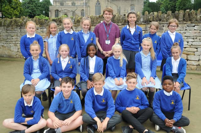 Castor C of E primary school year 6 leavers Y617 EMN-170308-134608001
