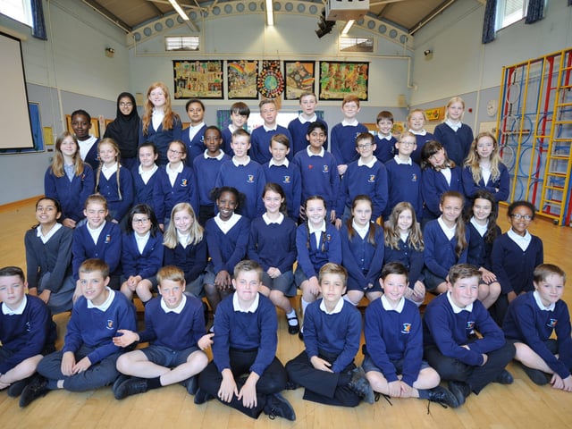 Nene Valley primary school year 6 leavers Y617 EMN-170308-133846001