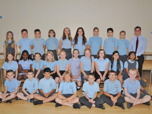 Hampton Hargate primary school year 6 leavers Y617 EMN-170308-133745001