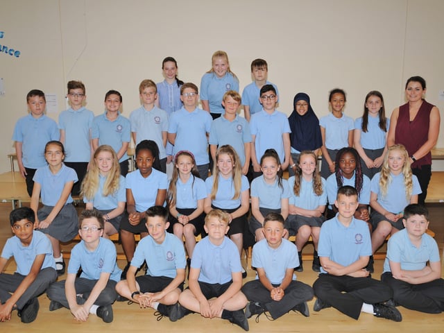 Hampton Hargate primary school year 6 leavers Y617 EMN-170308-133757001