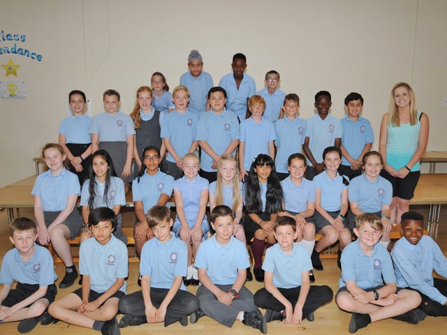 Hampton Hargate primary school year 6 leavers Y617 EMN-170308-133809001