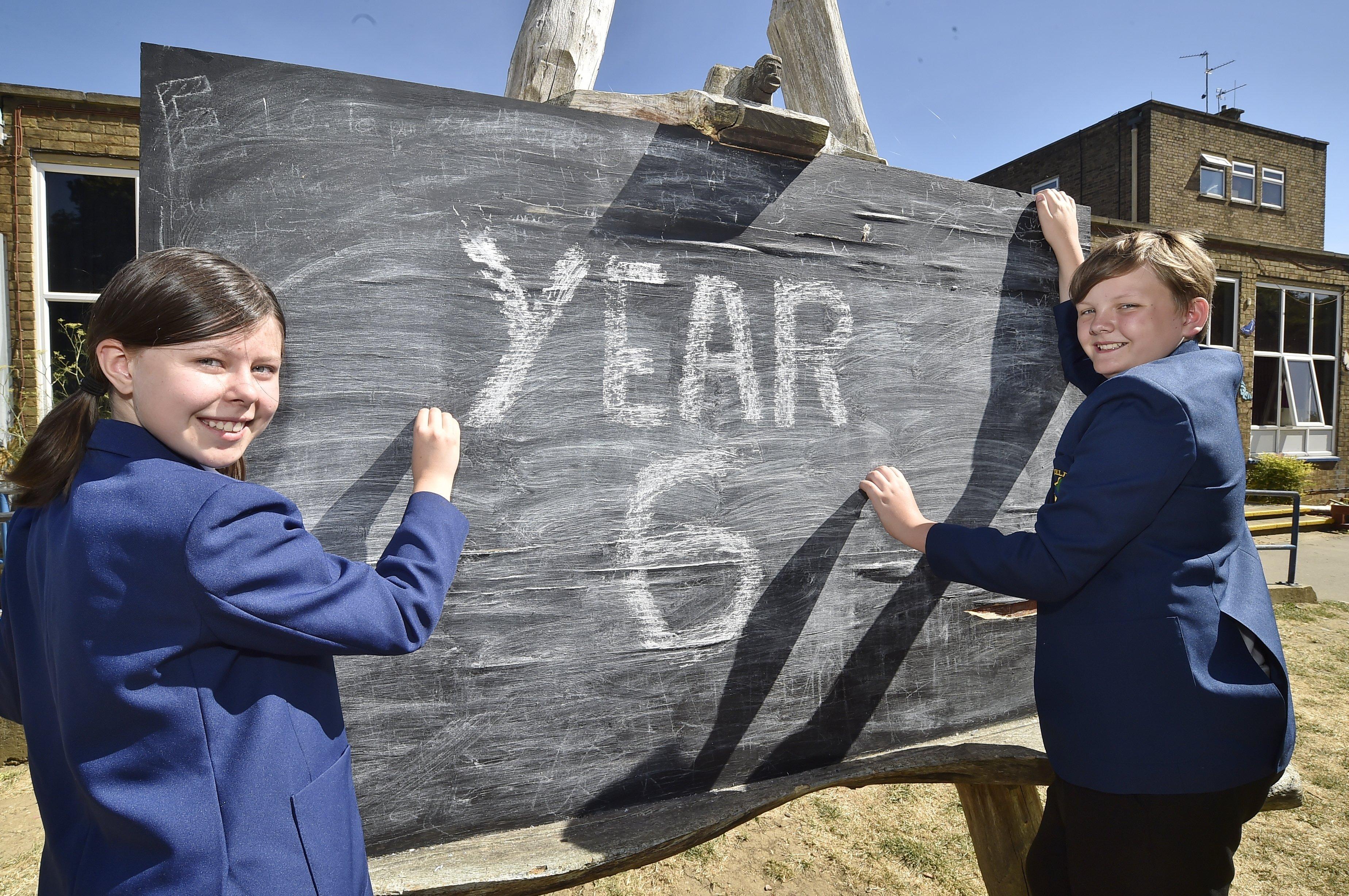 Southfields primary school year 6 classes (3) Y618 EMN-180207-184759009
