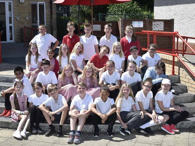 Old Fletton  Primary school year 6 leavers Y618 EMN-180625-173321009