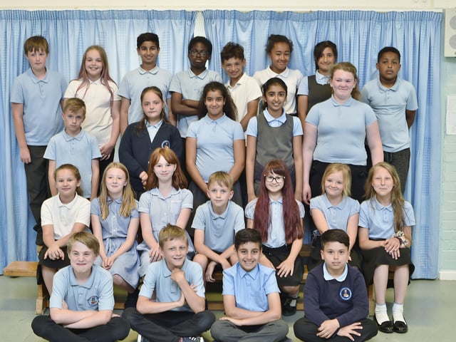 Eyrescroft Primary school year 6 classes (2) Y618 EMN-180627-183646009