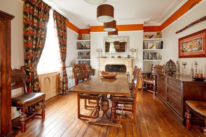 Dinging room inside the grade II listed three-storey home in Crouch Street, Banbury (Image from Rightmove)