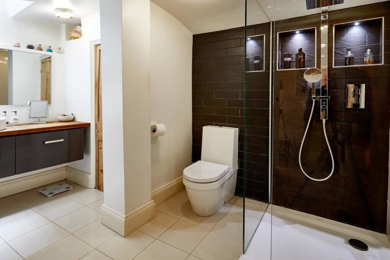 Bathroom inside the grade II listed home on the market in Crouch Street, Banbury (Image from Rightmove)