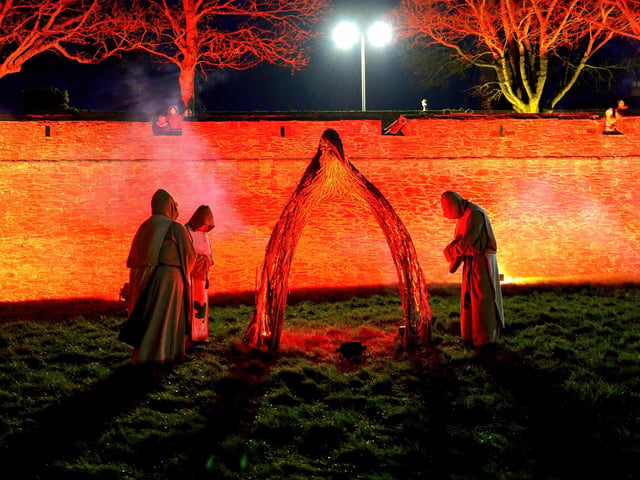 Derry’s Illuminate Festival Island of Derry on the city walls overlooking the Bogside.  DER2207GS – 010
