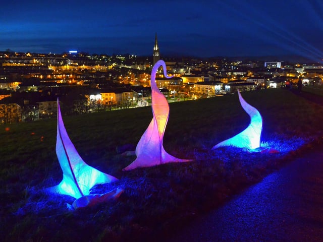 Derry’s Illuminate Festival Island of Derry on the city walls overlooking the Bogside.  DER2207GS – 015