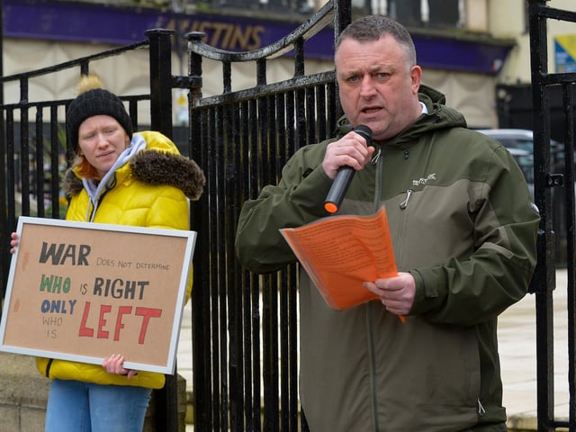 Colr. Gary Donnelly speaking at the Derry Anti-War Coalition’s ‘No to War - Oppose Putin’s Invasion - Stop NATO expansion’ rally at the Diamond on Saturday afternoon last. Photo: George Sweeney.  DER2208GS – 110