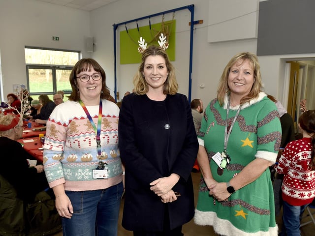 Beacon View Primary Academy in Paulsgrove held their annual community Christmas lunch on Friday, December 22.Pictured is: (middle) Penny Mordaunt MP with (left) Sally Hodgson, principal at Beacon View Primary Academy and (right) Vikki Gidney, cluster community officer for the United Learning schools.Picture: Sarah Standing (221223-4033)