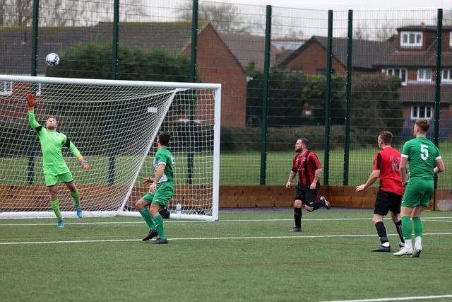 Mob Albion (green/white) v Hamble United. Picture by Sam Stephenson