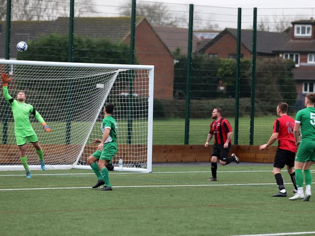 Mob Albion (green/white) v Hamble United. Picture by Sam Stephenson