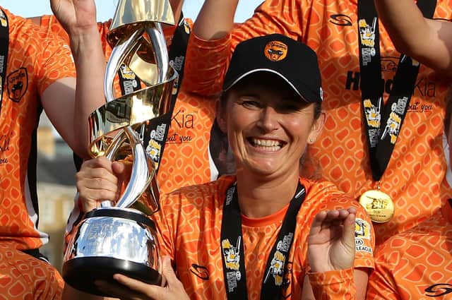 Charlotte Edwards with the Kia Women's Super League trophy after Southern Vipers' win in 2016. Photo by Daniel Smith/Getty Images for ECB.