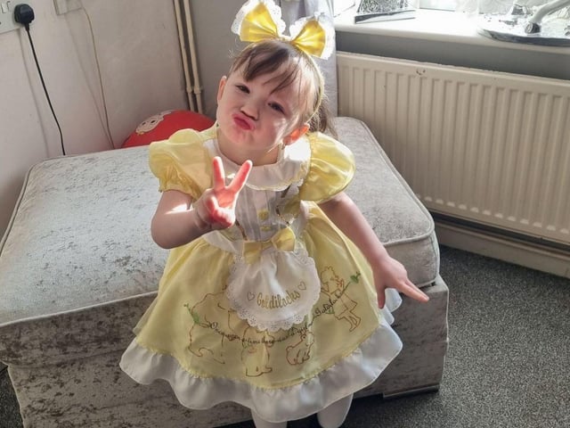 Lexi looks brilliant in her Goldilocks costume.