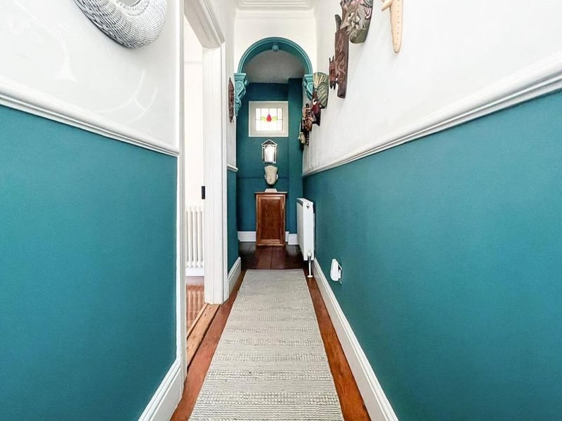 This property is perfect for a first time buyer as it has no forward chain and is in a brilliant location.