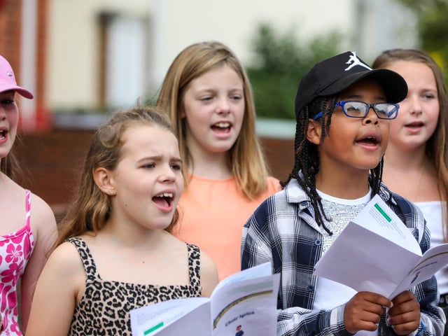 Elson Junior School Choir. Stoke Road Festival, Gosport
Picture: Chris Moorhouse (jpns 150923-34)