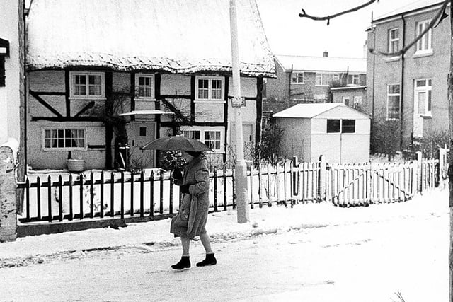 Alverstoke Village, thatched cottage, Gosport, in January 1982