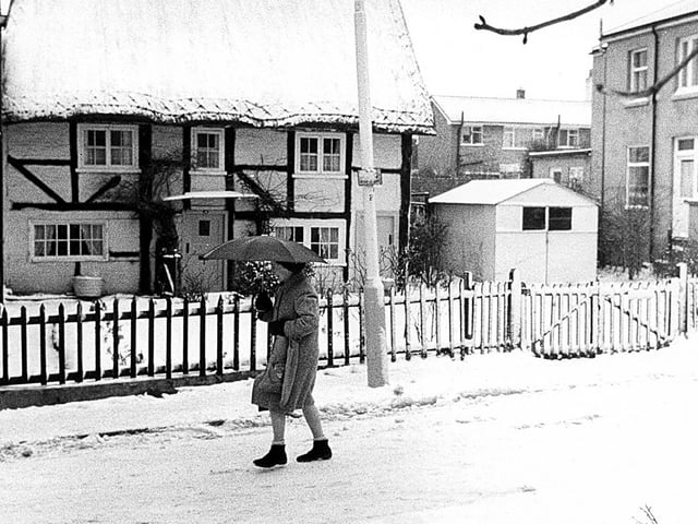 Alverstoke Village, thatched cottage, Gosport, in January 1982