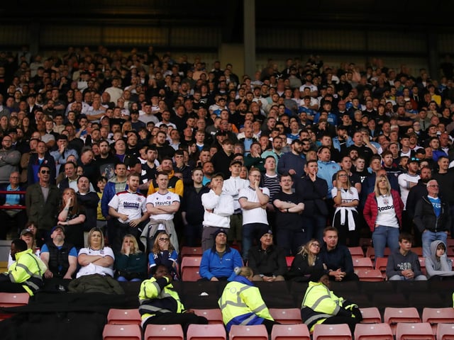 Number of Bolton fans present: 1,881.