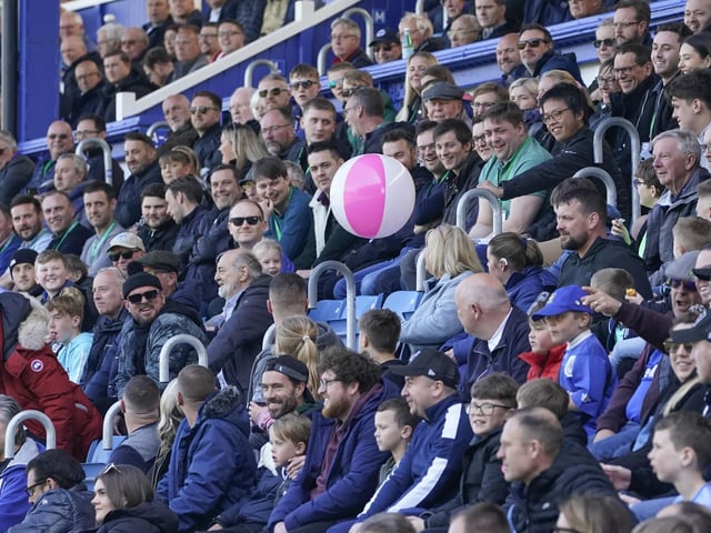It's definitely got that end-of-season feel when the beach balls make an appearance!