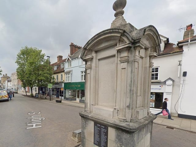 Why live here: Located in the South Downs National Park, Petersfield offers great access to nature and a bustling weekly market.  Highlights: Excellent schools (e.g., Churcher's College), strong rail links to London.  Good for: Commuters, families, nature lovers.