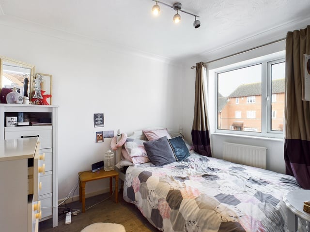 Holcot Lane, Anchorage Park. 4 bedroom house with off- road parking. £360,000