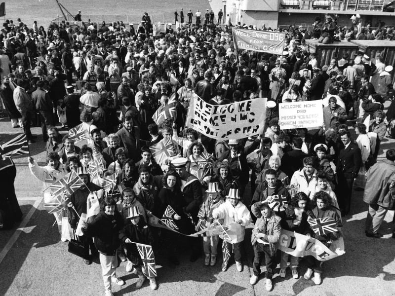 HMS Gloucester receives a warm welcome return to Portsmouth Harbour in 1991. The News PP4763