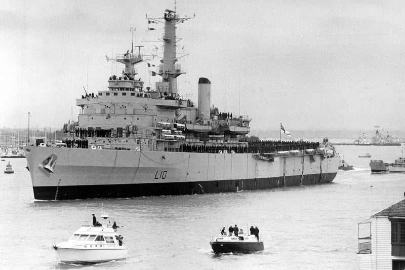 HMS Fearless leaaving Portsmouth Harbour for the Falklands War in April 1982. The News PP4724