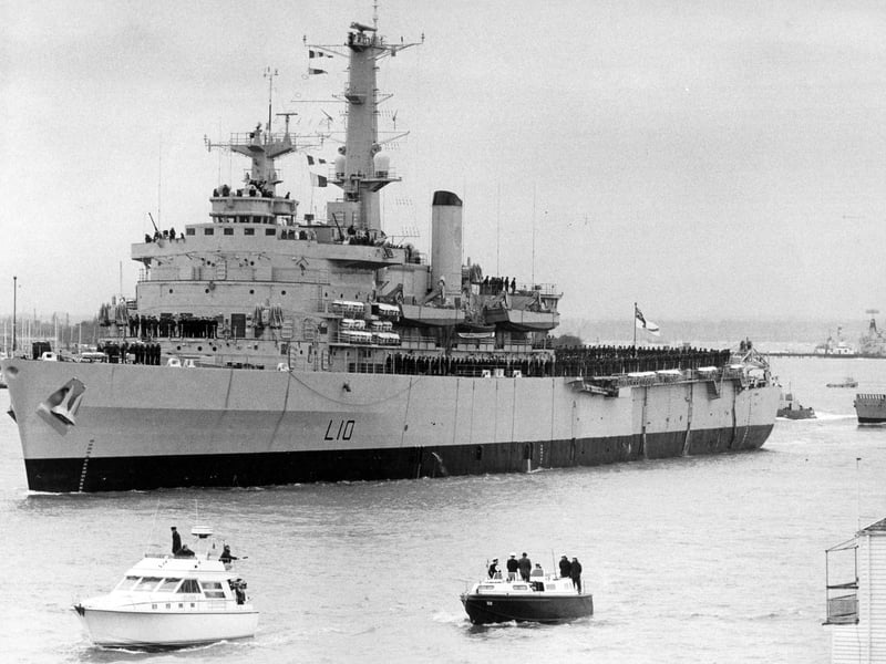 HMS Fearless leaaving Portsmouth Harbour for the Falklands War in April 1982. The News PP4724