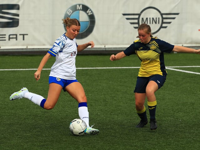Hawks' Sarah Butterworth and Moneyfields' Maddison Watson. Picture by Dave Haines