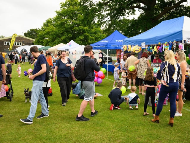 Pictured is: Crowds art the fetePicture: Keith Woodland (230621-67)