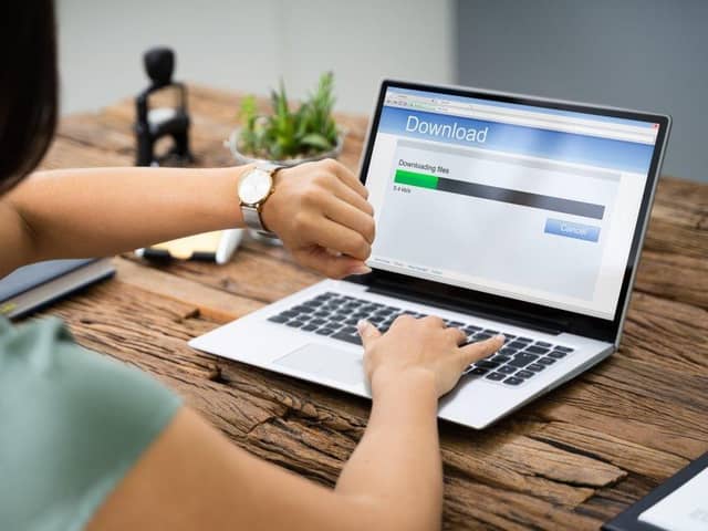 Slow download speed on laptop screen. Picture: Shutterstock