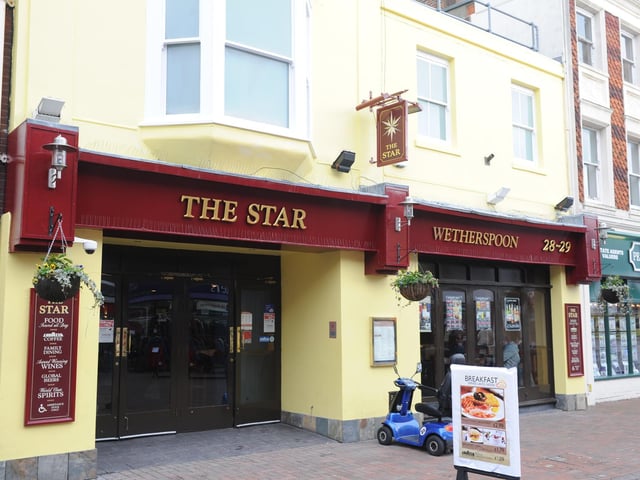 The Star at 28–29 High Street, Gosport.