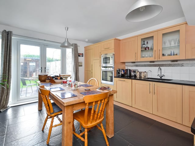 8 Carne Place, Port Solent, Portsmouth, Hampshire 
Guide Price ~ £500,000 ~ Freehold