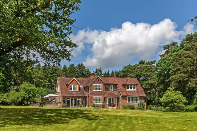 This home in Liss has five bedrooms, three bathrooms and four reception rooms. This house is set in approximately 28 acres of land and has beautiful views.