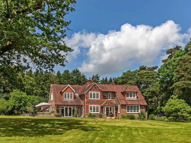 This home in Liss has five bedrooms, three bathrooms and four reception rooms. This house is set in approximately 28 acres of land and has beautiful views.