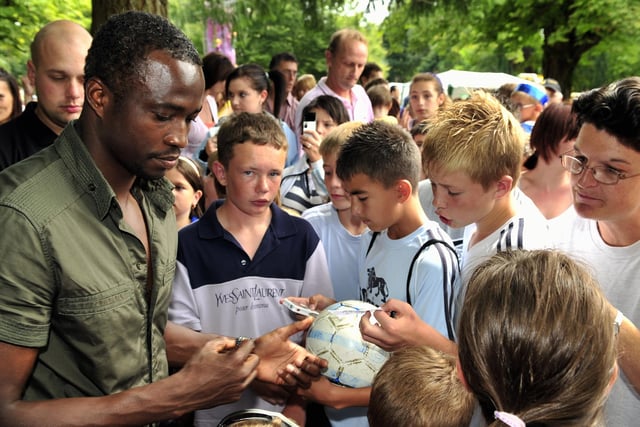 John Utaka signing autographs at Play Day in Staunton Country Park in 2008