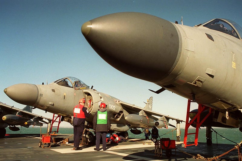 On board aircraft carrier HMS Illustrious in October 1999. The News 994969_illust2
