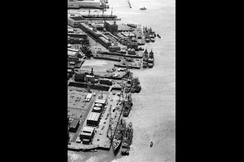 Ships lined up alongside Portsmouth navy base in April 1991. Pictured from the top (left to right) are the frigate HMS Campbeltown and the Dutch frigate HNLMS Van Kinsbergen; the USS frigate USS Phariss, a German frigate FGS Lubeck; a Canadian frigate HMCS Margaree, Norwegian frigate HNoMS Stavanger; HMS Sylla; HMS Gloucester and HMS Cardiff. The News PP1346