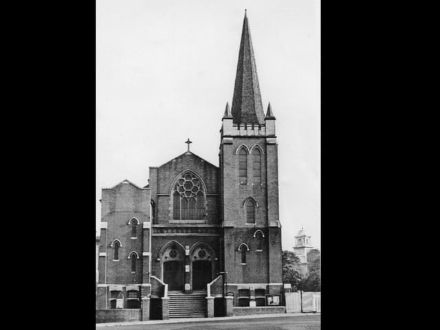 Demolished in 1972, who can remember Edinburgh Road Congregational Church when it had a steeple?