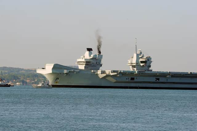HMS Queen Elizabeth heads off 
Picture: Sarah Standing (150520-1969)