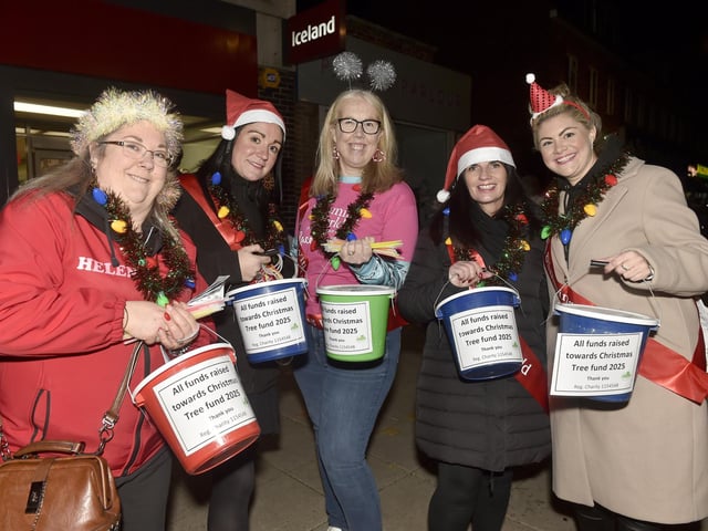 Helen Arnell, Lisa Warren, Mel Knibbs, Carole Bailey and Gabrielle Prior from Slimming World local groups.  Picture: Sarah Standing (291124-6767)