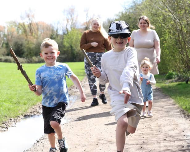 Pictured is Maddie Blake and Lauren Walker, (Back row) with kids Reubem 5m Ronnie, 7 and Bella, 2.
Picture: Sam Stephenson.