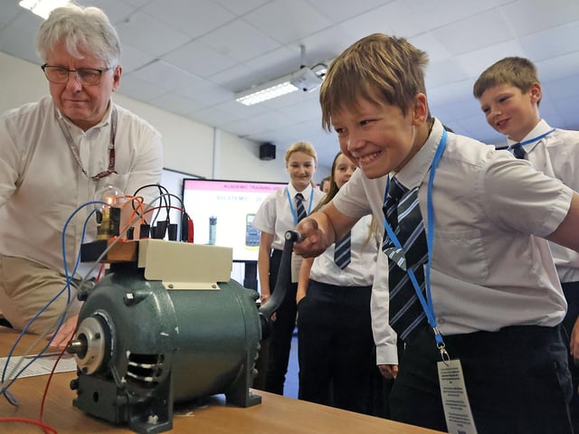 Year 7 pupils from Fareham Academy generate electricity at SULSTEMIC