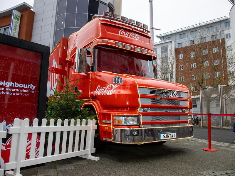 The famous Coca Cola truck arrived in Portsmouth this Saturday, parking up in Gunwharf Quays ready for photo opportunities.