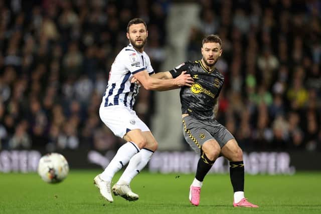 Erik Pieters is once again a free agent. Luton didn’t extend his contract.