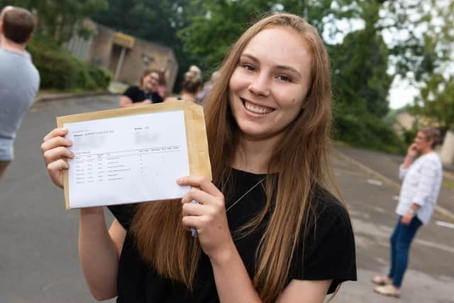 Laura Vahey, 18, with her certificate
Picture: Duncan Shepherd