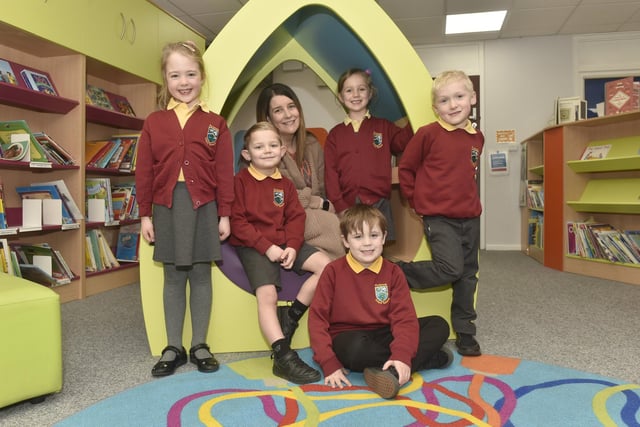 Purbrook Infant School in Purbrook, Waterlooville, received a positive Ofsted following recent inspection which was published on February 4, 2025.   Pictured is: (middle) Headteacher Lisa de Carteret with (l-r) Molly Long, Brooke Stedman, Olivia Quance, Coby Bell and Theo Tubb.  Picture: Sarah Standing (130225-9432)