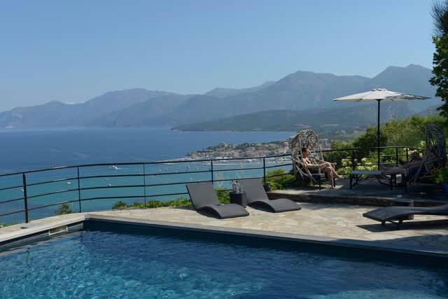 Pool View - L'Ancre Bleue